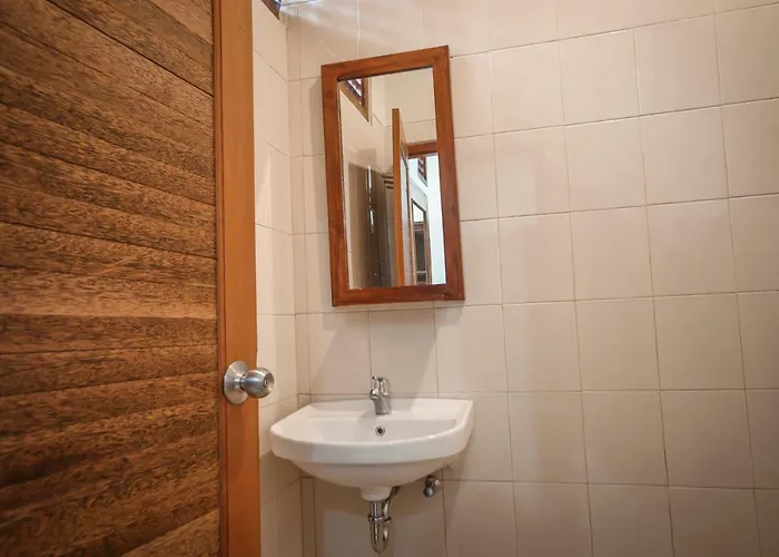 Satya House Guest house