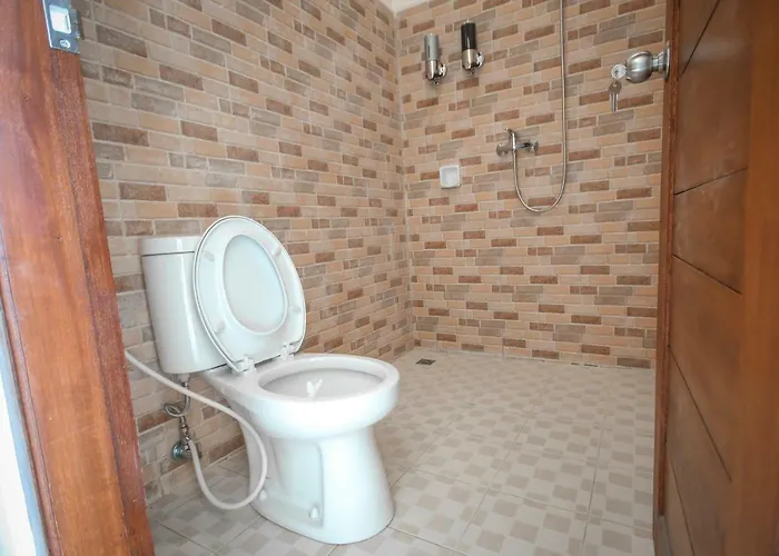 Satya House Guest house